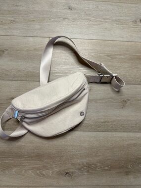 Lululemon City Adventurer Belt Bag 2.5L
Raw Linen
